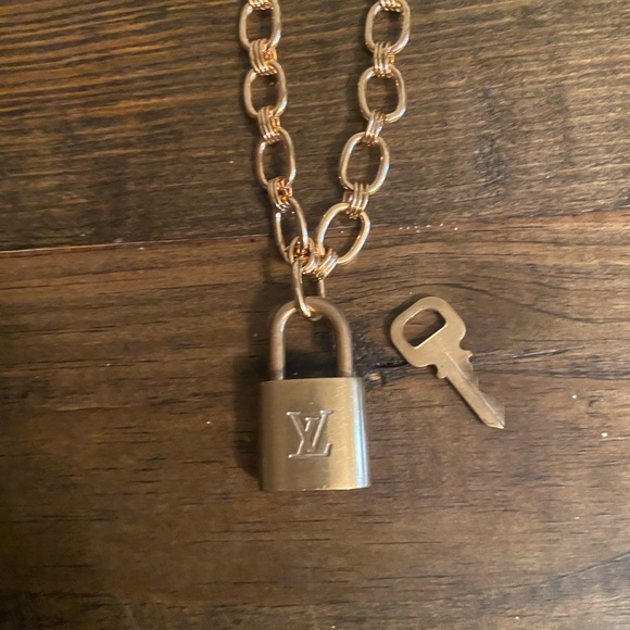 Louis Vuitton Gold Padlock & Key #305 with Unbranded 18” Adjustable Necklace - Picture 1 of 16